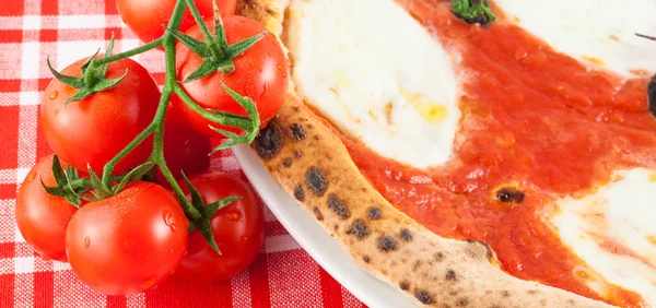 Echte italienische Pizza — Stockfoto