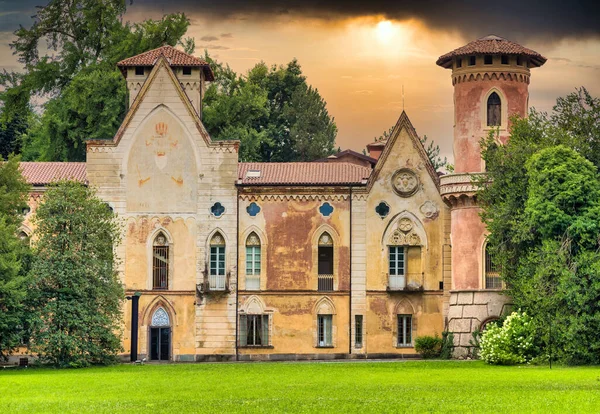Italië Miradolo Circa August 2020 Gotisch Design Kasteel Gelegen Een — Stockfoto