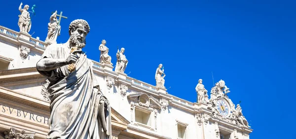 Detalhe Estátua São Pedro Localizada Frente Entrada Catedral São Pedro — Fotografia de Stock