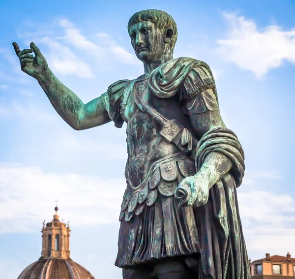 Italy Rome Circa Augus2018 Statue Caesar Emperor Made Bronze 고대의 — 스톡 사진