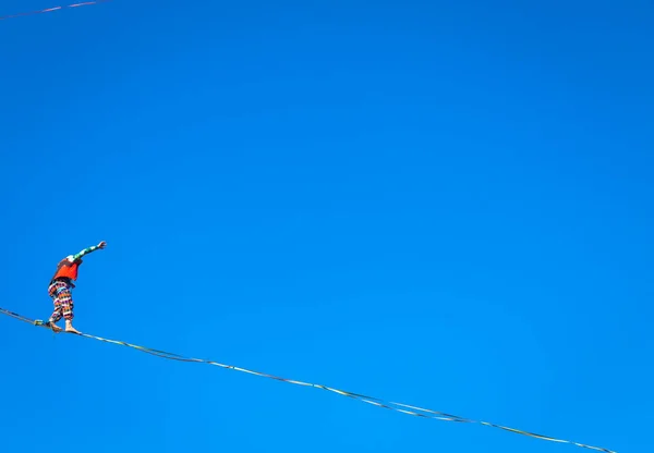 Lanzo Italië Circa Oktober 2020 Slackline Atleet Tijdens Zijn Optreden — Stockfoto