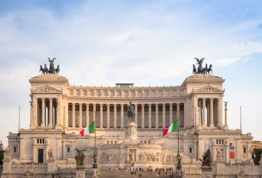 ROME, ITALY - CIRCA AĞOSTOS 2020: Piazza Venezia 'daki Vittoriano Anıtı (Venedik Meydanı)