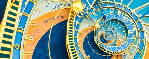 基于布拉格钟表的下降效应背景 与占星术 时间和魔法有关的概念的摘要设计 — 图库照片