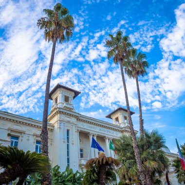 SANREMO, İtalya - CIRCA AĞUSTOS 2020: Sanremo Kumarhanesi, şehrin ve Liguria Bölgesi 'nin ana simgelerinden biri.