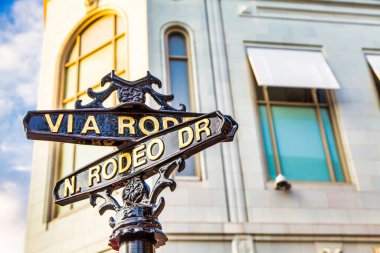 Los Angeles, Kaliforniya 'daki ünlü Rodeo Drive. Alışveriş, lüks ve moda sokakları.
