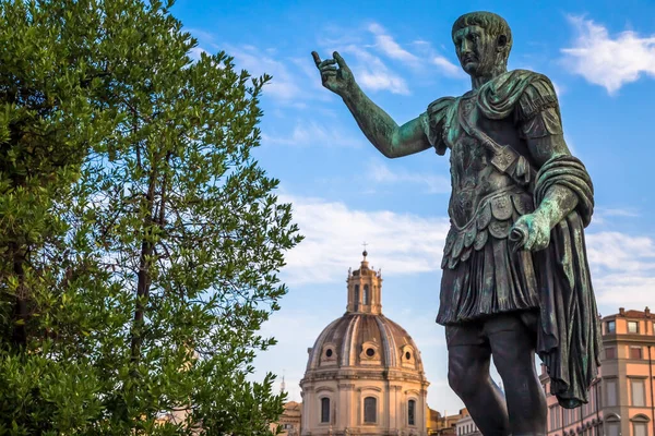 Italia Roma Circa Agosto 2020 Statua Dell Imperatore Cesare Bronzo — Foto Stock
