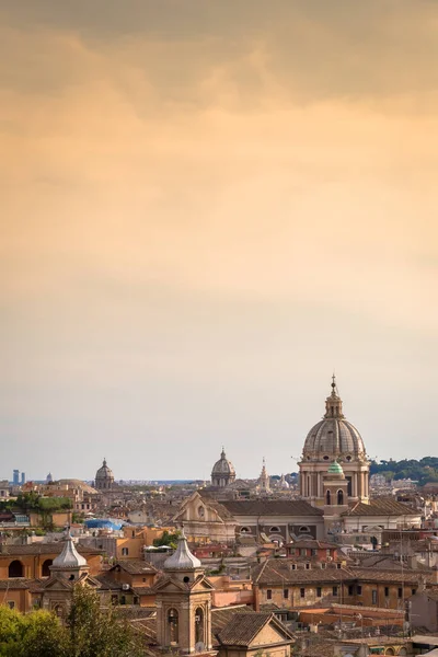Рим Италия Circa August 2020 Панорамный Городской Пейзаж Закатом Неба — стоковое фото