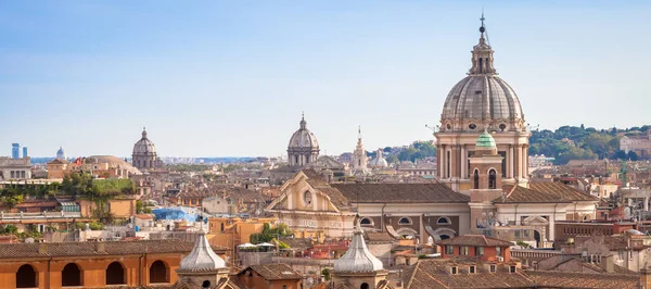 Roma Itália Circa Agosto 2020 Paisagem Panorâmica Com Céu Azul — Fotografia de Stock