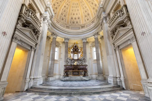 威尼斯真正的 意大利 Circa 2021年5月 神圣的天主教祭坛 巴洛克风格和Cupola 白昼光照 — 图库照片