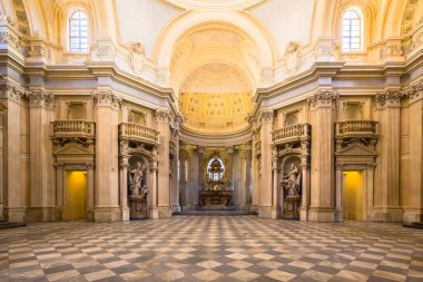 Torino, Piedmont Bölgesi, İtalya - Ağustos 2020: Reggia di Venaria Reale Kraliyet Kilisesi.