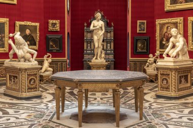 Floransa, İtalya - Ağustos 2021: Triona odası Uffizi Galerisi 'nin ilk çekirdeğiydi..