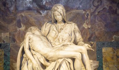 ROME, VATICAN Eyaleti - 28 Ağustos 2018: Piet di Michelangelo - The Pity, 1498-1499, Roma 'daki Aziz Peter Bazilikası