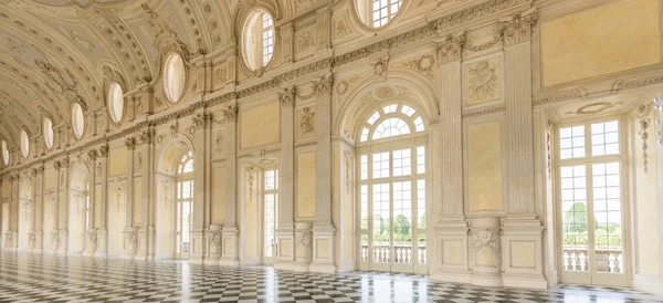 Venaria Reale Włochy Circa Maj 2021 Korytarz Podłogą Luksusowych Marmurów — Zdjęcie stockowe