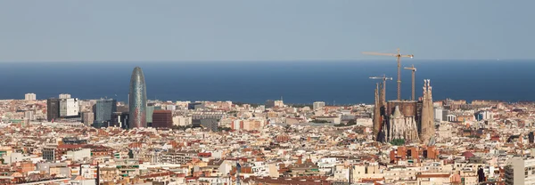 Panorama de Barcelona incluyendo la Sagrada Familia —  Fotos de Stock