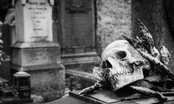 Vecchia statua del cimitero — Foto Stock