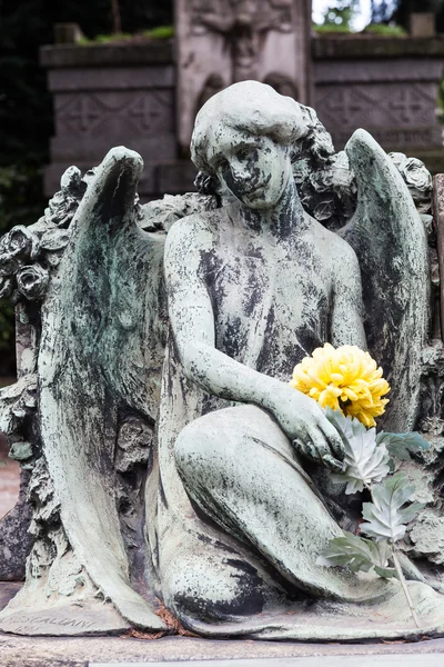 Estátua do velho cemitério — Fotografia de Stock