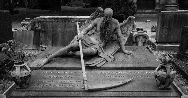 Vecchia statua del cimitero — Foto Stock