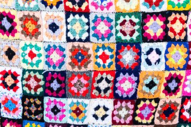 Çok renkli yün battaniye, geometrik arkaplan, retro dekoratif desen