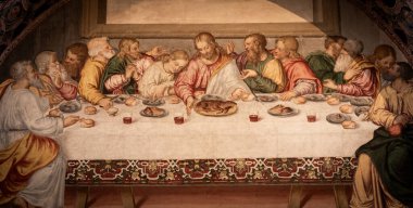 San Maurizio al Manastır Maggiore Kilisesindeki Son Akşam Yemeği 'nin Fresco' su, İsa ve Havarilerin canlı Rönesans tarzında son yemeklerini resmediyor..