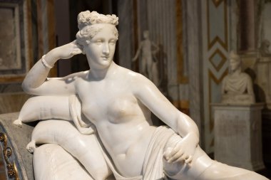 Roma, İtalya - 28 Aralık 2023 Paolina Borghese Bonaparte - Venüs Victrix, heykeltıraş Antonio Canova, 1808 - beyaz mermer
