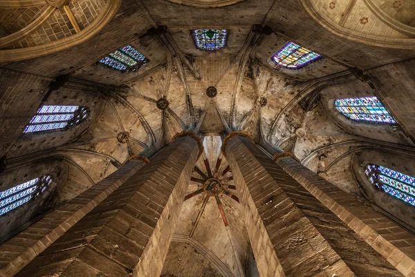 Interior de la iglesia gótica —  Fotos de Stock