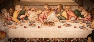 MILAN, İTALYA 10 Temmuz 2025 San Maurizio al Manastır Maggiore kilisesinden Fresco, İsa ve Havarilerin canlı Rönesans tarzında son yemeklerini resmediyor..