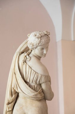 Napoli Ulusal Arkeoloji Müzesi 'nde sergilenen Napoli, İtalya Şubat 2026 tarihli Afrodit heykeli klasik Yunan heykeli ve antik Akdeniz sanat mirası sergilenmektedir..