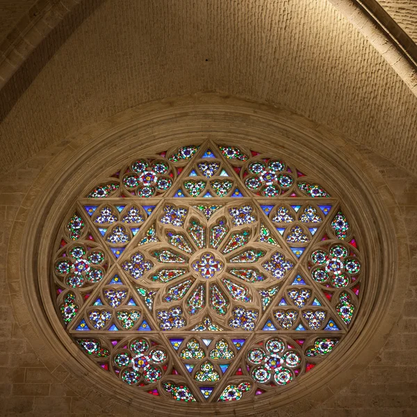 Интерьер собора - главное окно — стоковое фото