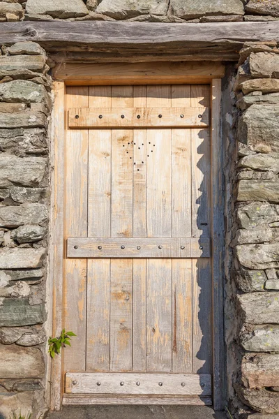 Cuore su una porta — Foto Stock