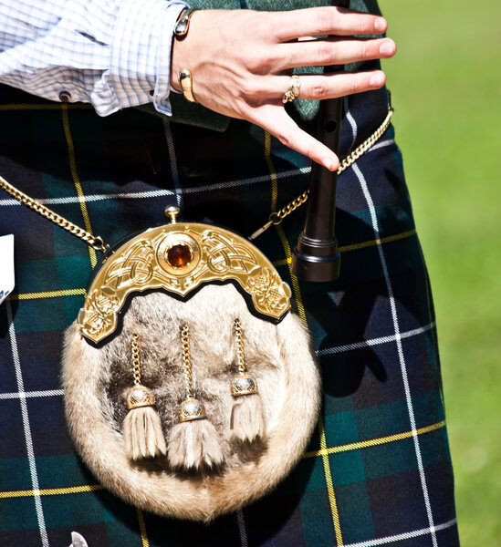 Цветные числа на книгах
