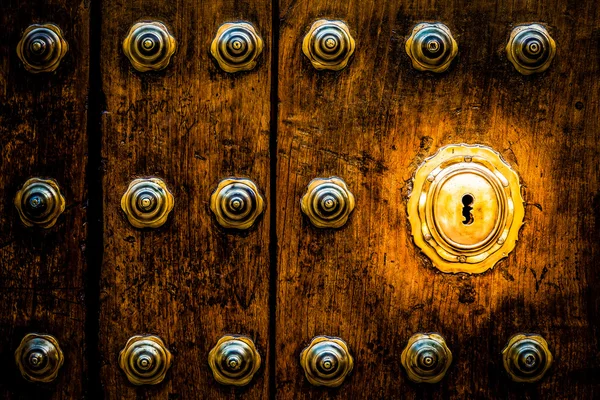 Keyhole on old door — Stock Photo, Image