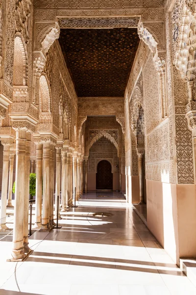 Arabische Tür in der Alhambra — Stockfoto