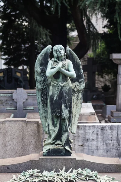 Vecchia statua del cimitero — Foto Stock