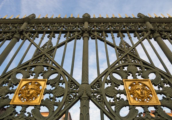 Detalhe do portão do Palácio Real — Fotografia de Stock