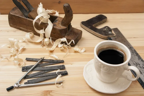 Die weiße Tasse mit Kaffee — Stockfoto