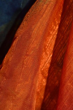 Naylon kumaşın arkaplanının dokusu, sarıdan açık kahverengiye yanardöner.