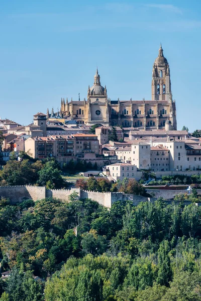 Blick Auf Die Seitenfassade Der Kathedrale Von Segovia Die Sich — Stockfoto