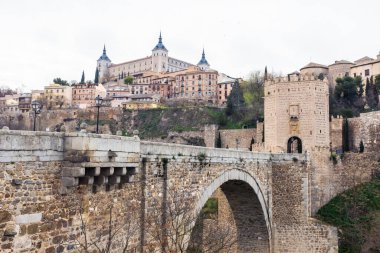 İspanya 'da Toledo' nun Panorama manzarası, Alcazar ya da Katedral gibi bazı simgelerle tanınacak..