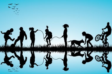 oynayan çocuklar silhouettes