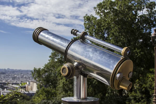 望遠鏡のクローズ アップ。サクレ ・ クール寺院。パリ。フランス. — ストック写真