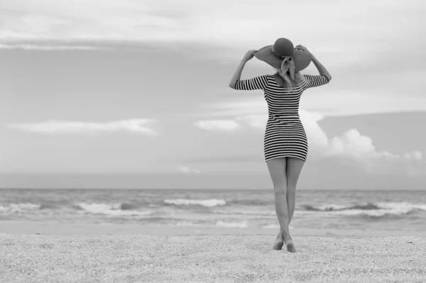 Beautiful Sexy Blonde Girl Striped Dress Red Hat Posing Beach — Stock Photo, Image