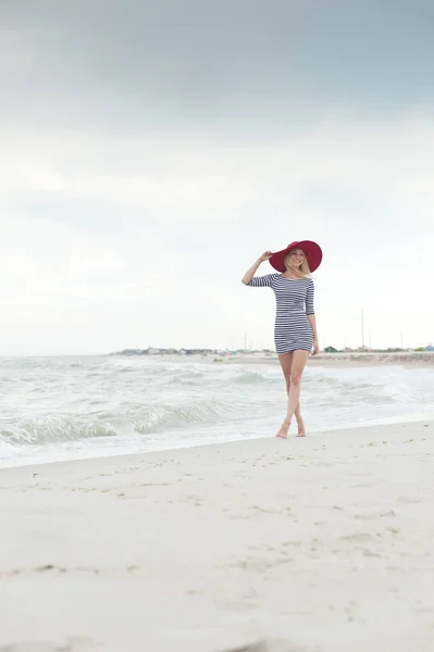 Beautiful Sexy Blonde Girl Striped Dress Red Hat Posing Beach — Stock Photo, Image