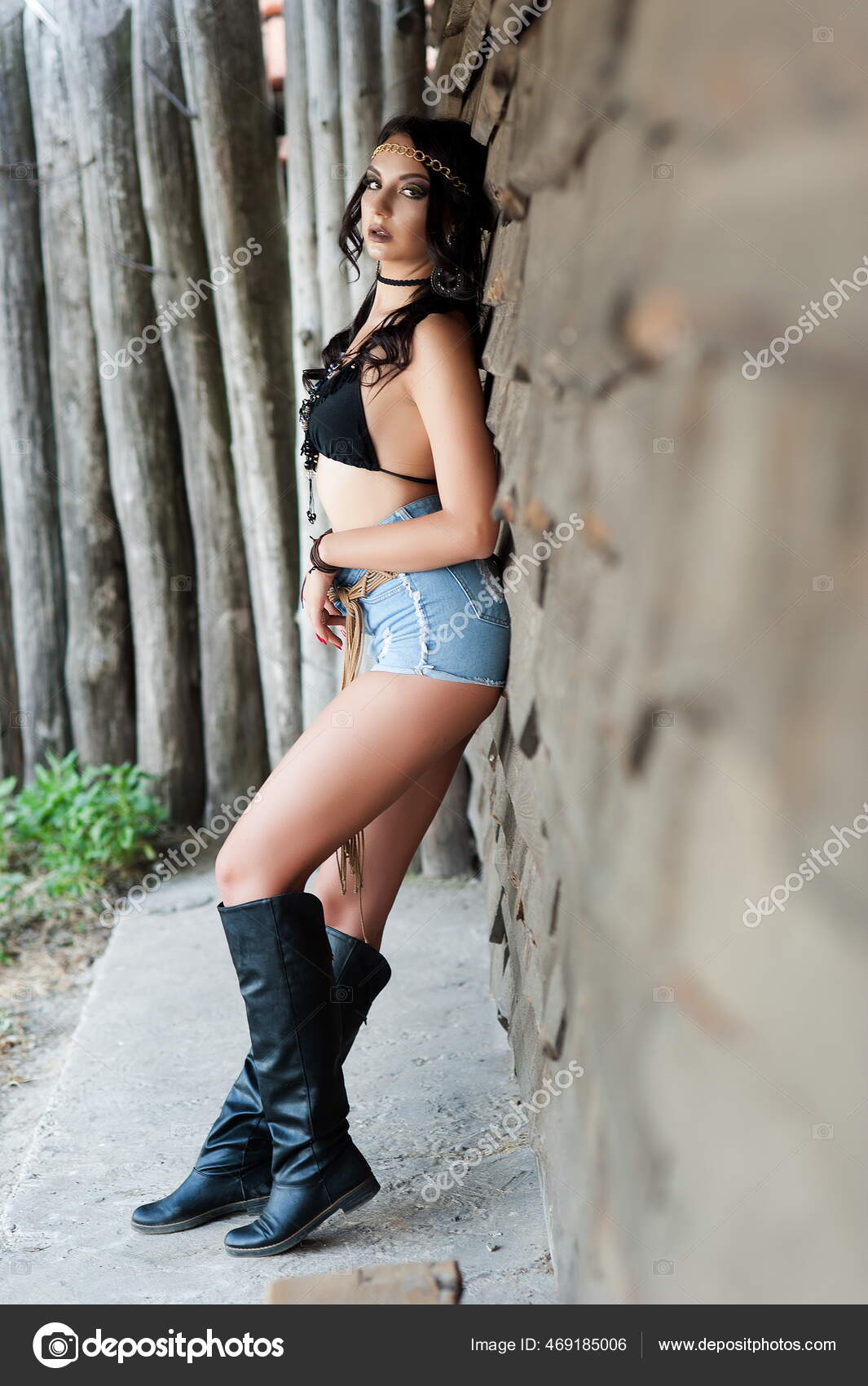 https://st2.depositphotos.com/1012146/46918/i/1600/depositphotos_469185006-stock-photo-beautiful-sexy-brunette-girl-dressed.jpg