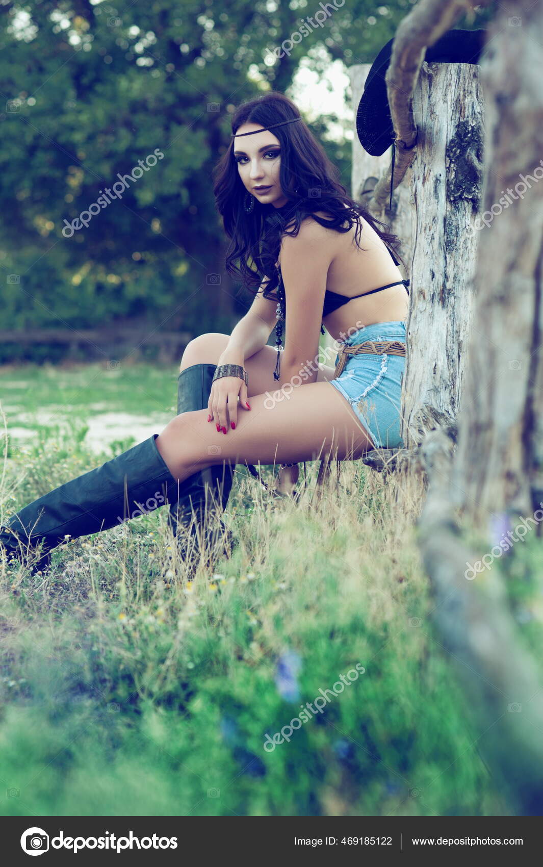 https://st2.depositphotos.com/1012146/46918/i/1600/depositphotos_469185122-stock-photo-beautiful-sexy-brunette-girl-dressed.jpg