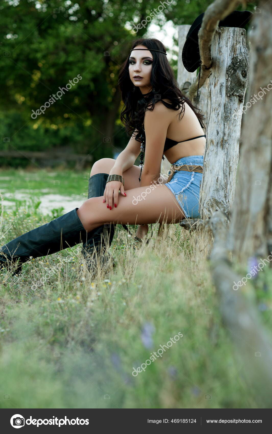 https://st2.depositphotos.com/1012146/46918/i/1600/depositphotos_469185124-stock-photo-beautiful-sexy-brunette-girl-dressed.jpg