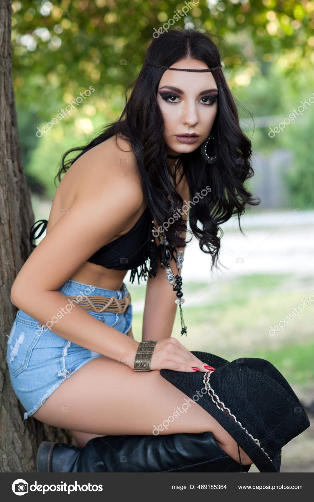 https://st2.depositphotos.com/1012146/46918/i/1600/depositphotos_469185364-stock-photo-beautiful-sexy-brunette-girl-dressed.jpg