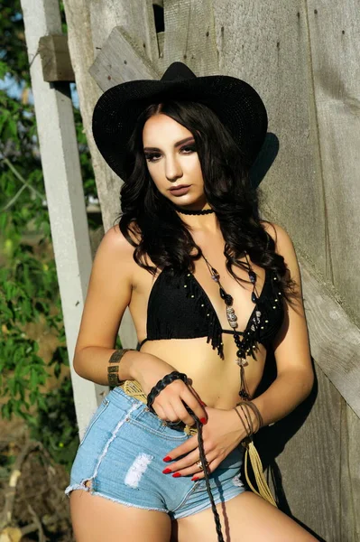 Mooi Sexy Brunette Meisje Gekleed Cowboy Stijl Van Wild West — Stockfoto