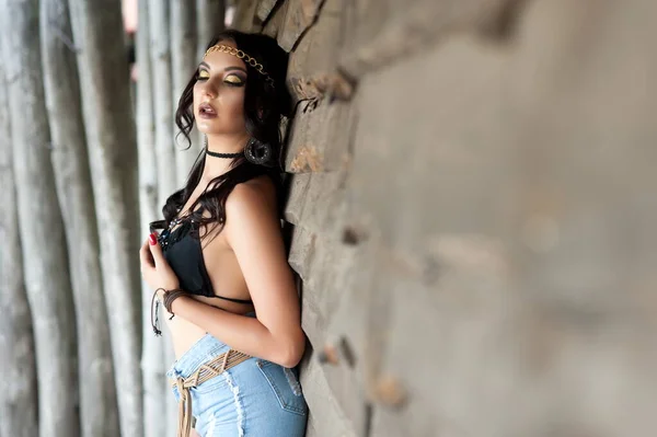 Beautiful Sexy Brunette Girl Dressed Cowboy Style Wild West Posing — Stock Photo, Image