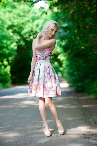 Beautiful Sexy Blonde Girl Posing Sunny Summer Day Roadside — Foto Stock