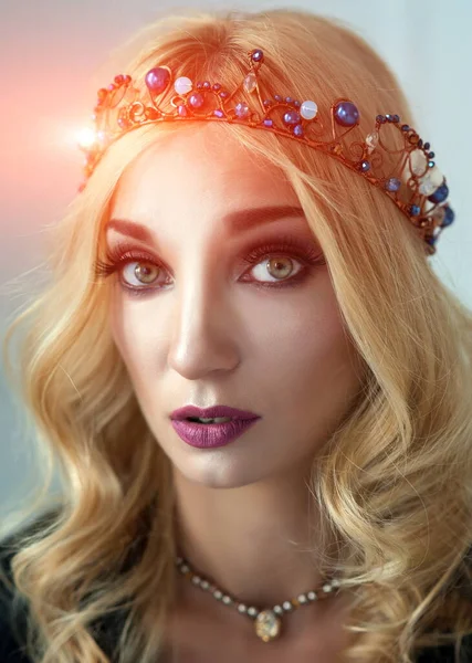 Porträt Eines Schönen Sexy Blonden Mädchens Mit Einem Ornament Haar — Stockfoto